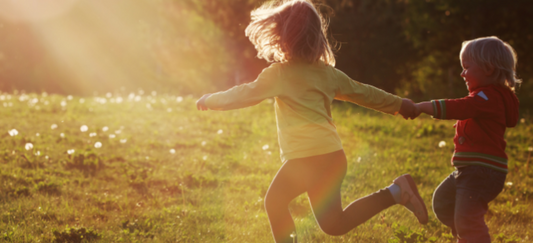 Profiter de la nature en famille : idées et lectures pour une escapade en plein air